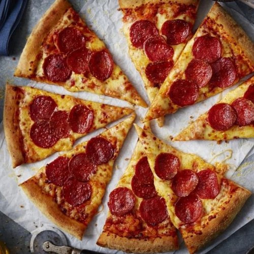 Recette Pâte à pizza maison et garniture au choix sur Chefclub daily