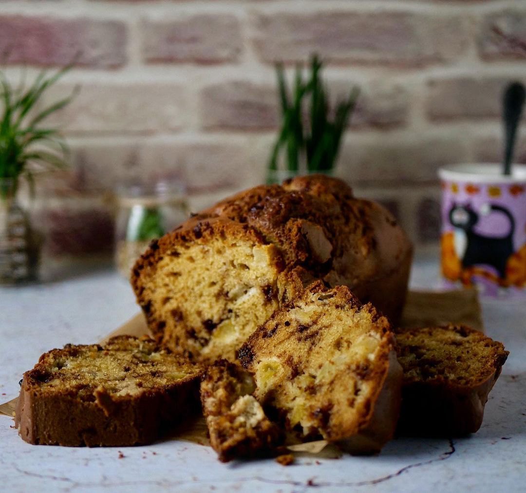 Recette Cake au yaourt à la pomme-chocolat sur Chefclub daily | chefclub.tv