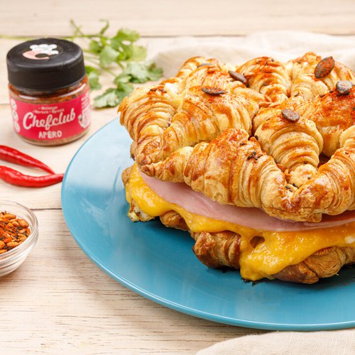 Cheesy Croissant Crown