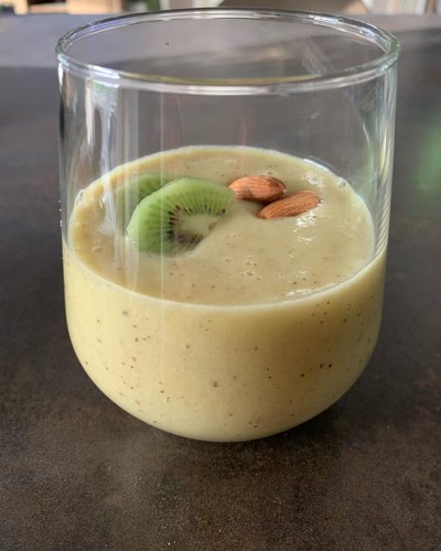 Smoothie mangue-banane-kiwi