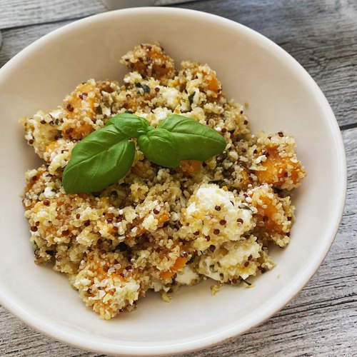 Salade tiède de quinoa, patate douce rotie & feta