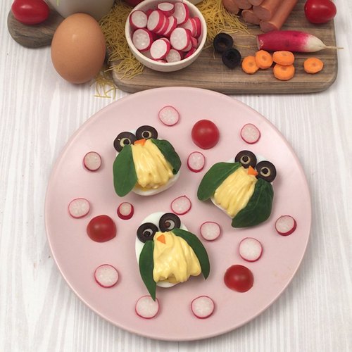 3-in-1 Cook, Store and Serve Egg Holder, Penguin-Shaped Boiled Egg