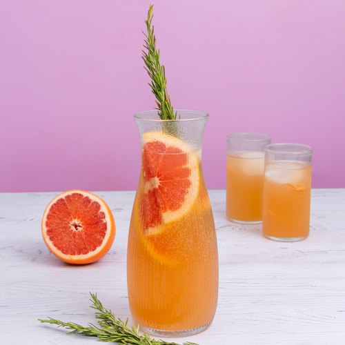 Sparkling grapefruit ice tea