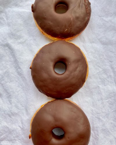 Donuts à la compote nappés de chocolat