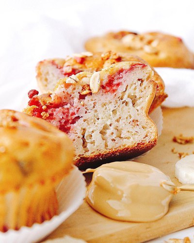 Muffins fondants aux framboises et à la banane