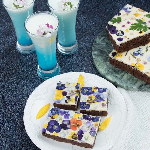 Flower Blondies & Summer Cocktail