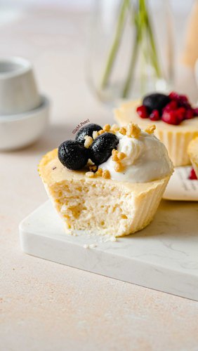 Cheesecake muffins