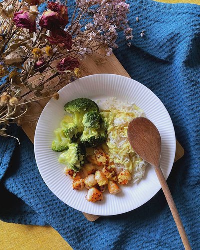 Curry de brocolis, riz et crevettes
