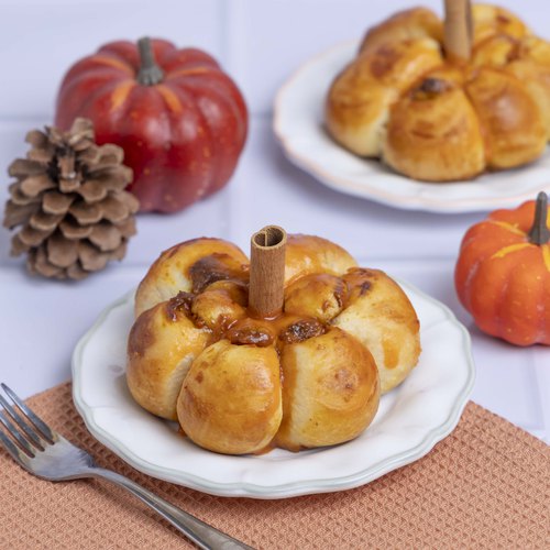 Mini Pumpkins Spice Cinnamon Rolls