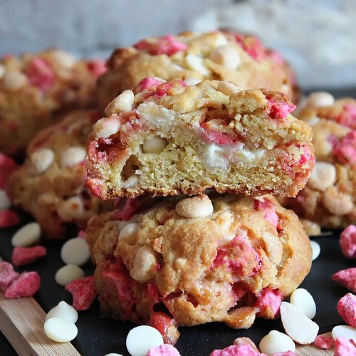Cookies pralinés rose et chocolat blanc