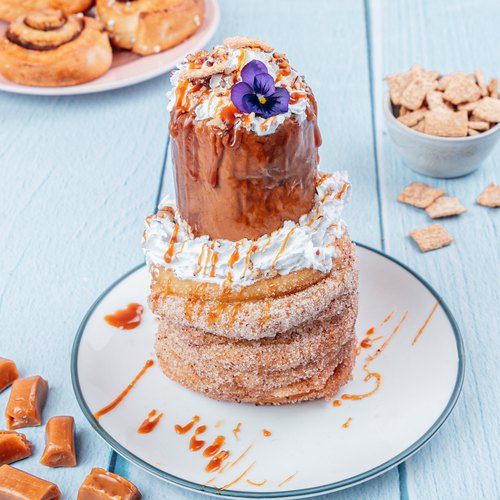 Cinnamon Roll Milkshake & Churros