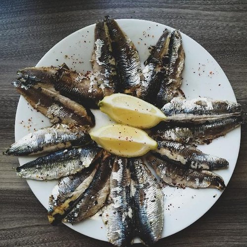 Plancha de sardines marinées au citrons