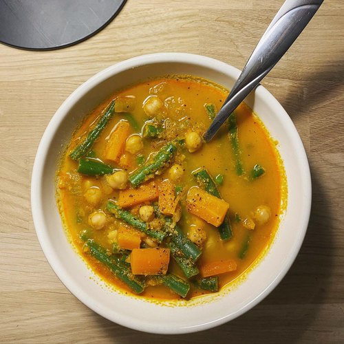 Soupe aux pois chiches, aux carottes et aux haricots verts !