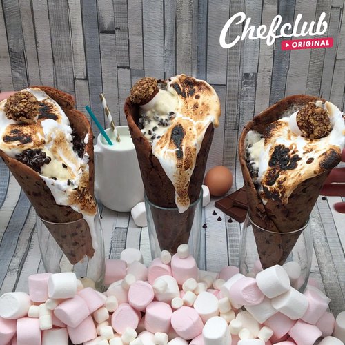 Marshmallow Ice Cream Sundaes in Cookie Bowls