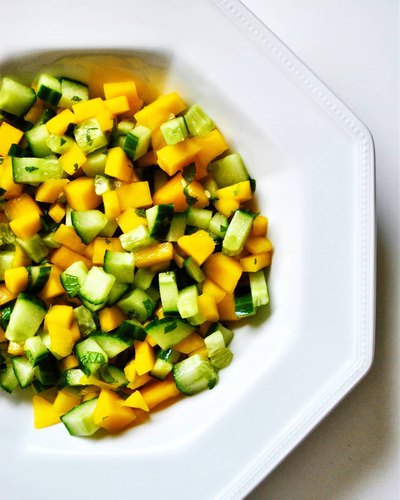 Salade concombre mangue et menthe