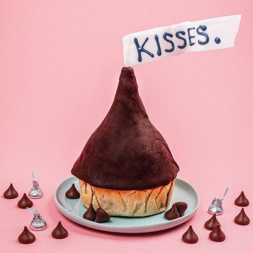 Hershey's Chocolate Kiss Cakelets