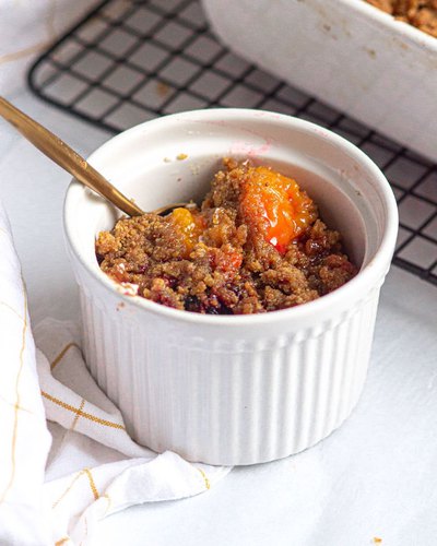 chai spiced apricot almond blueberry crumble