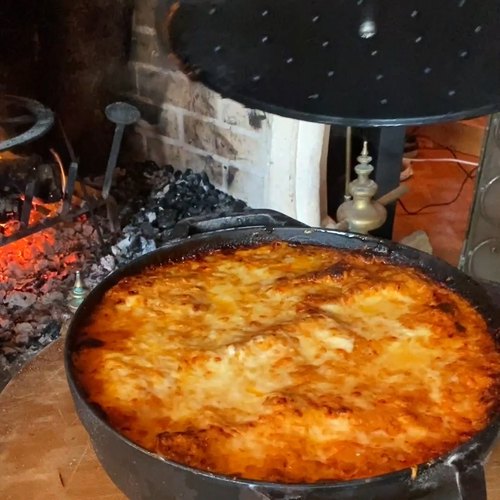 Romantische Lasagne über offenem Feuer