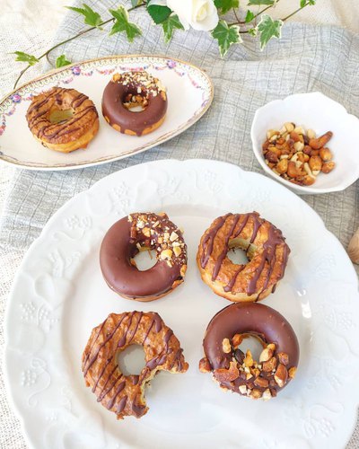 Donuts topping chocolat et noix de cajou