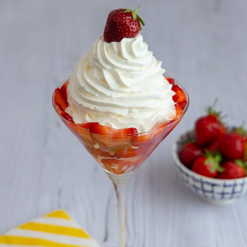 Coupe glacée à la fraise