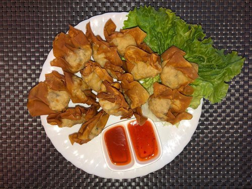 Raviolis frits au poulet et champignons