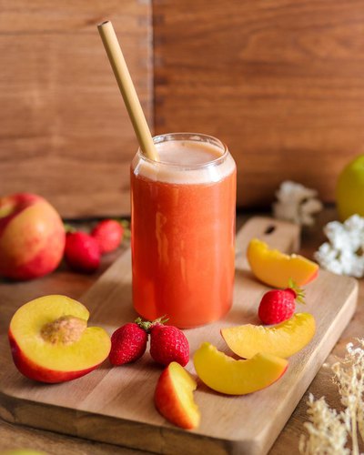 Jus de fruit lÃ©ger Ã  la nectarine fraise et pomme